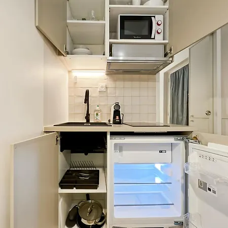 Apartment In Montmartre Area Near Metro & Shops *