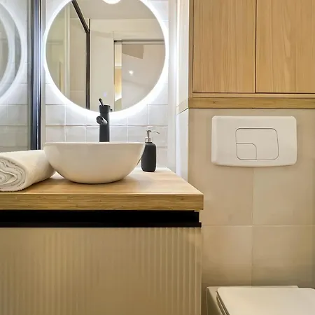 In Montmartre Area Near Metro & Shops Apartment *